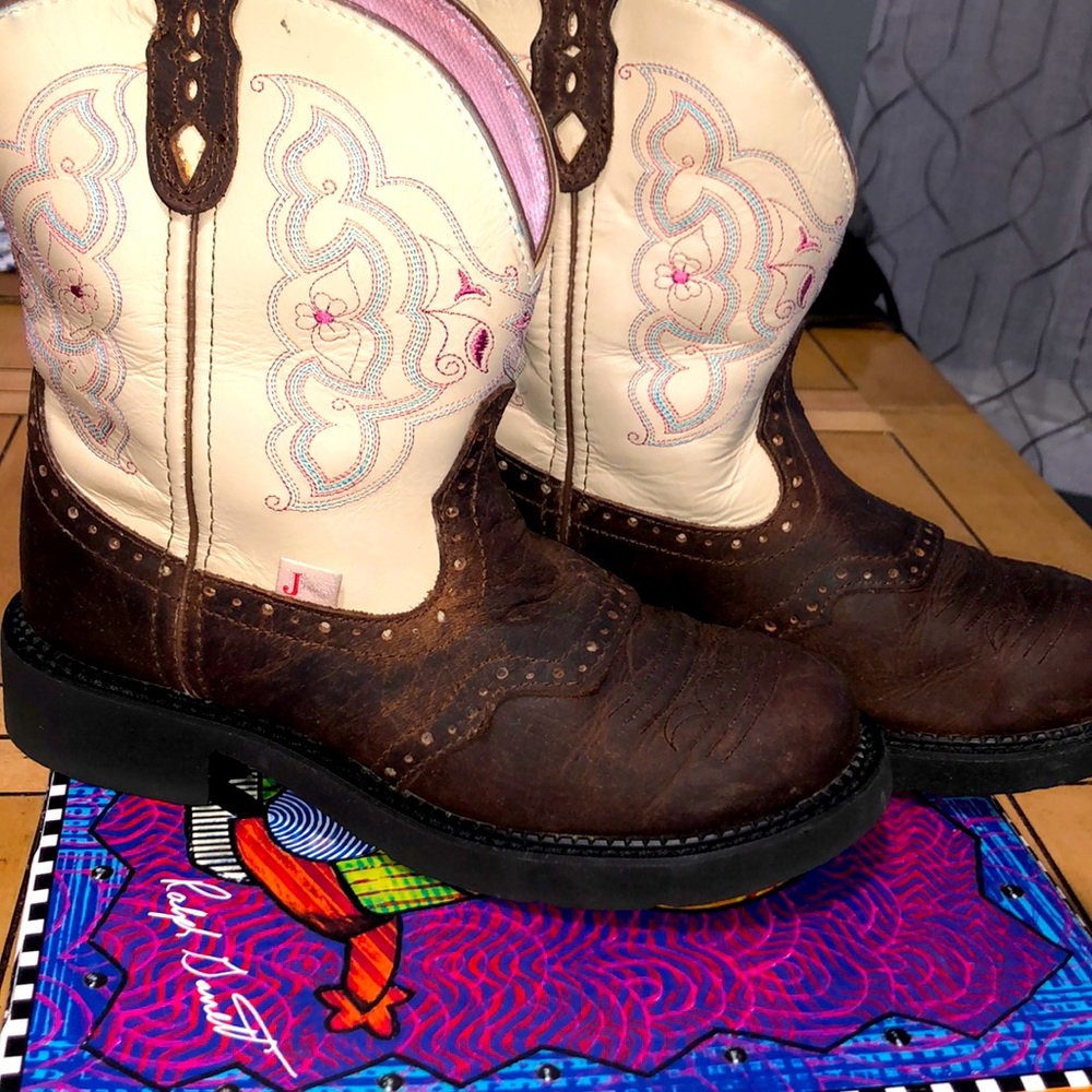 Justin Gypsy Short Square Toe Boots, size 9